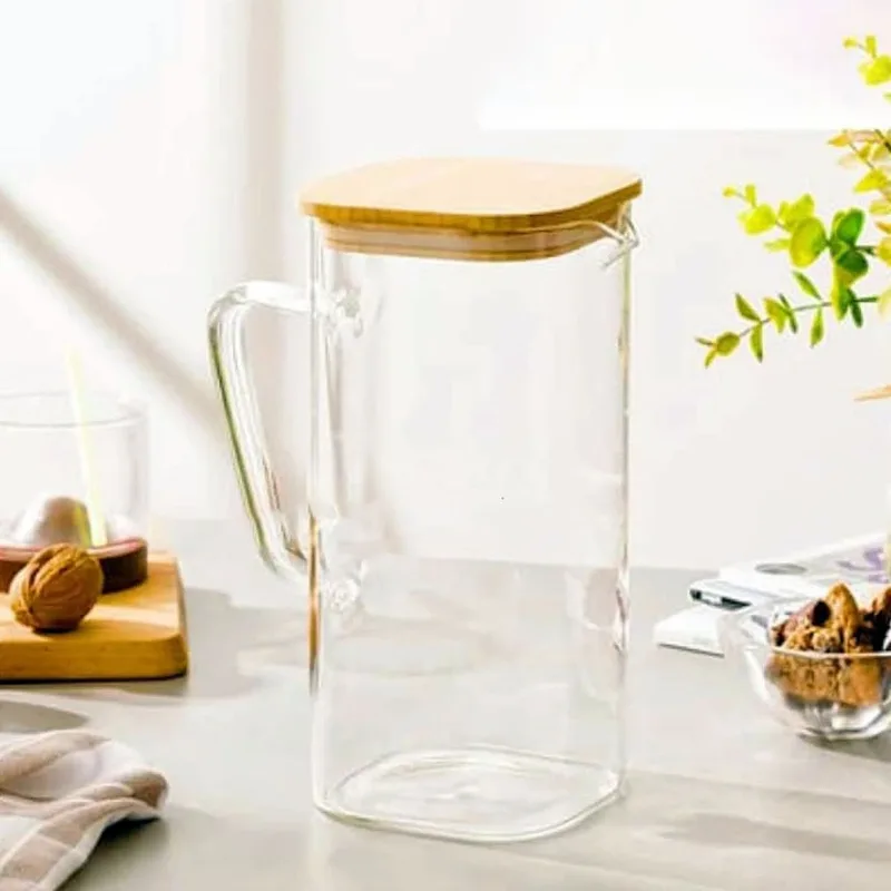 Borosilicate Square Jug with Woodwn lid 00672